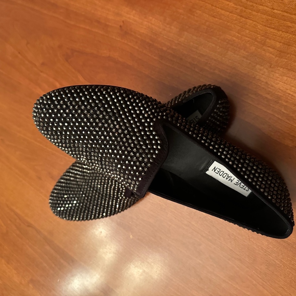 Steve Madden black studded flats
